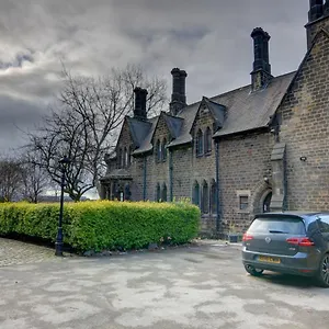 The Old Vicarage - Secure Parking, Fast Wifi, Garden Villa