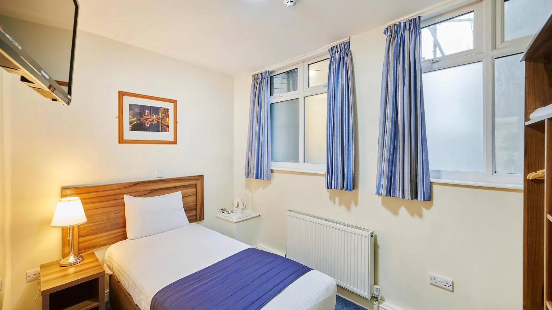 Discovery Inn - Leeds Hotell